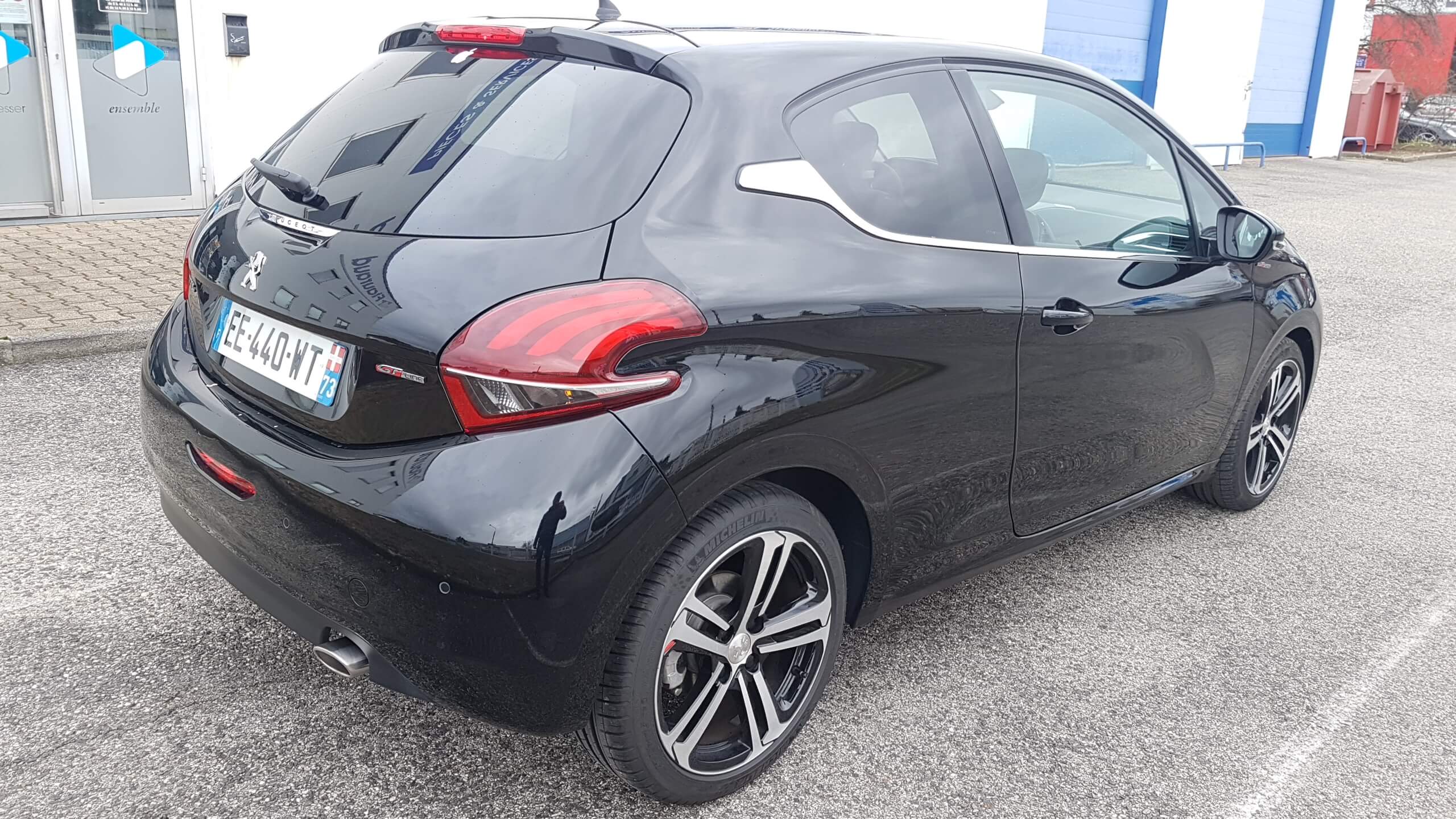 Voiture occasion PEUGEOT 208 labellisée à vendre à GENAS